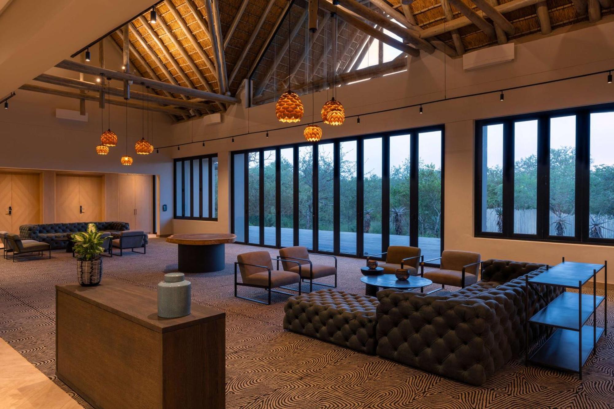 Radisson Safari Hotel Hoedspruit Esterno foto The interior of the new building